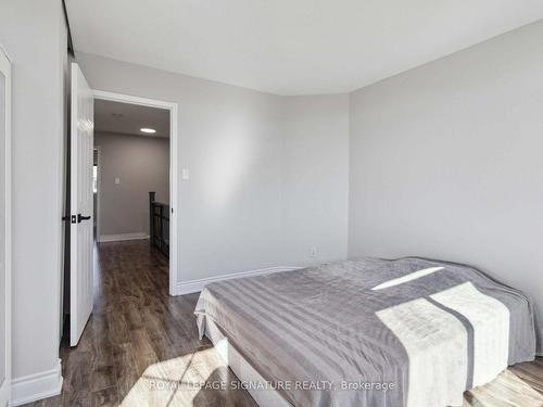 5609 Sidmouth St, Mississauga, ON - Indoor Photo Showing Bedroom