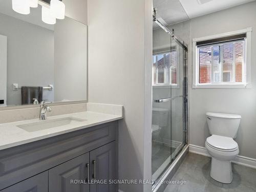 5609 Sidmouth St, Mississauga, ON - Indoor Photo Showing Bathroom