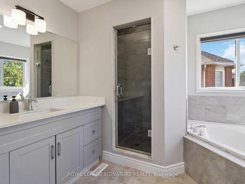 5609 Sidmouth St, Mississauga, ON - Indoor Photo Showing Bathroom