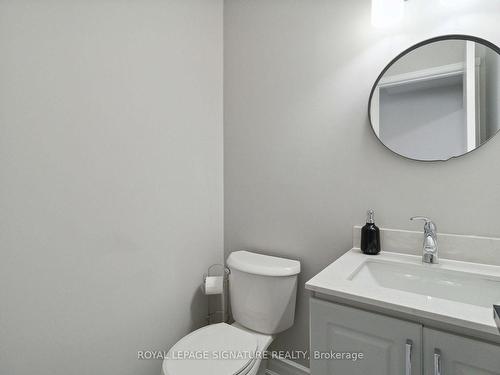 5609 Sidmouth St, Mississauga, ON - Indoor Photo Showing Bathroom