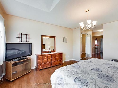 5786 Mersey St, Mississauga, ON - Indoor Photo Showing Bedroom