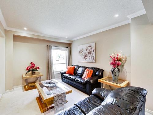 5786 Mersey St, Mississauga, ON - Indoor Photo Showing Living Room