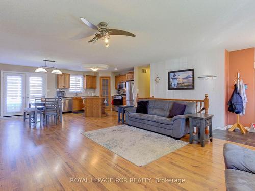 44 Geddes St W, Minto, ON - Indoor Photo Showing Living Room