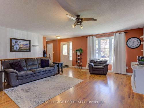 44 Geddes St W, Minto, ON - Indoor Photo Showing Living Room