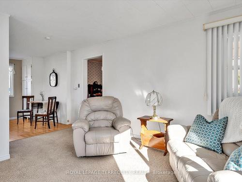 124 Centre St, Trent Hills, ON - Indoor Photo Showing Living Room