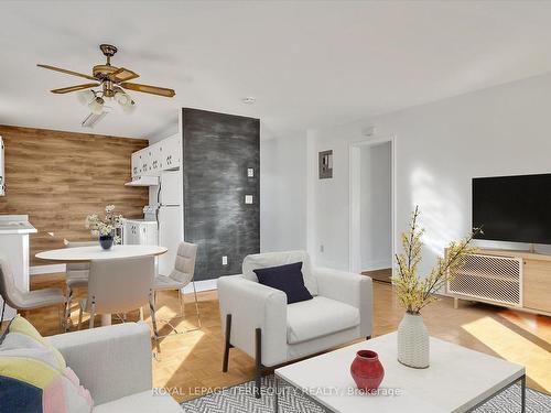 124 Centre St, Trent Hills, ON - Indoor Photo Showing Living Room