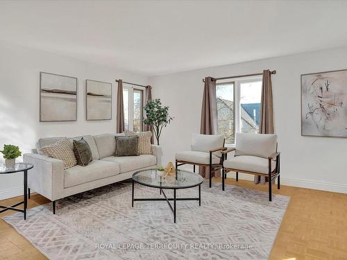 124 Centre St, Trent Hills, ON - Indoor Photo Showing Living Room