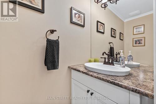 655 Haines Road, Newmarket, ON - Indoor Photo Showing Bathroom