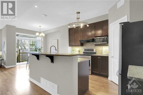 368 Horseshoe Crescent, Stittsville, ON - Indoor Photo Showing Kitchen