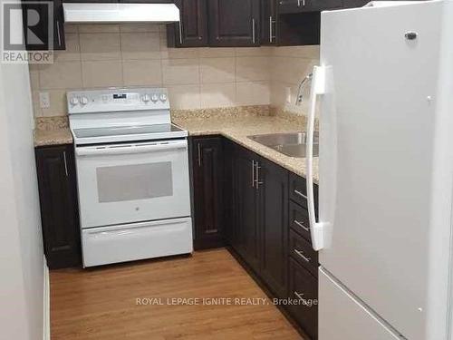 7 Burnhope Drive, Brampton, ON - Indoor Photo Showing Kitchen