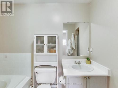 5786 Mersey Street, Mississauga, ON - Indoor Photo Showing Bathroom