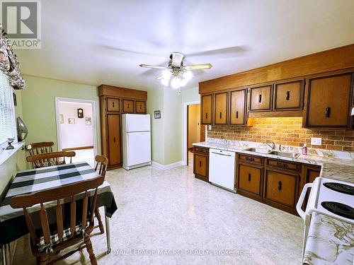 124 Aldercrest Avenue, Hamilton, ON - Indoor Photo Showing Kitchen