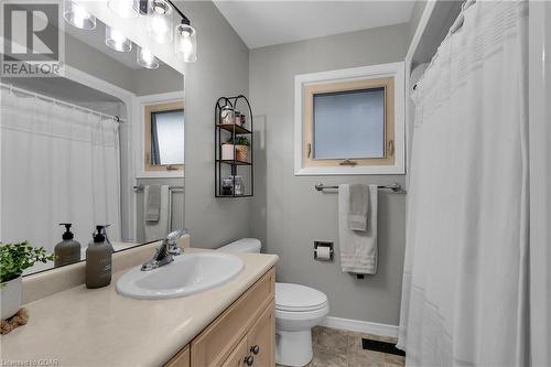 199 Hill Street E, Fergus, ON - Indoor Photo Showing Bathroom