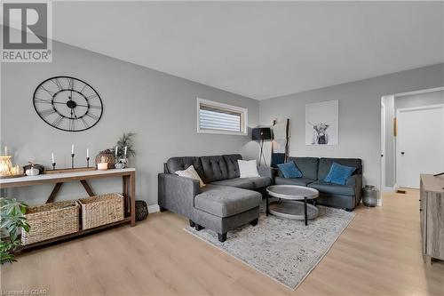 199 Hill Street E, Fergus, ON - Indoor Photo Showing Living Room