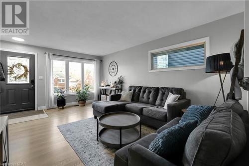 199 Hill Street E, Fergus, ON - Indoor Photo Showing Living Room