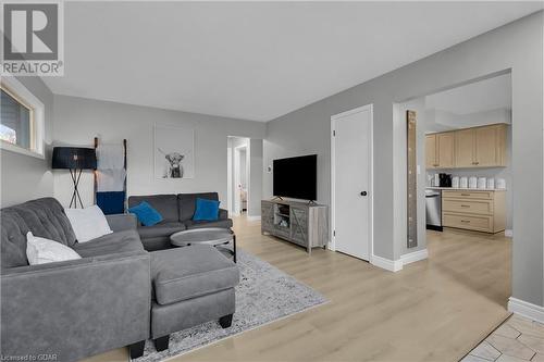 199 Hill Street E, Fergus, ON - Indoor Photo Showing Living Room