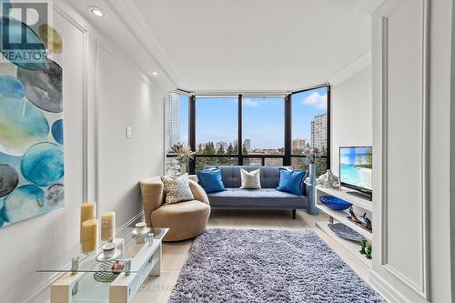 503 - 7420 Bathurst Street, Vaughan, ON - Indoor Photo Showing Living Room