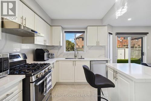 5609 Sidmouth Street, Mississauga, ON - Indoor Photo Showing Kitchen