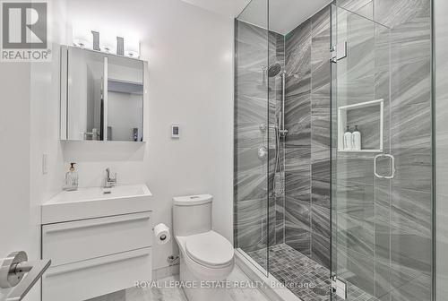 2601 - 181 Bedford Road, Toronto, ON - Indoor Photo Showing Bathroom