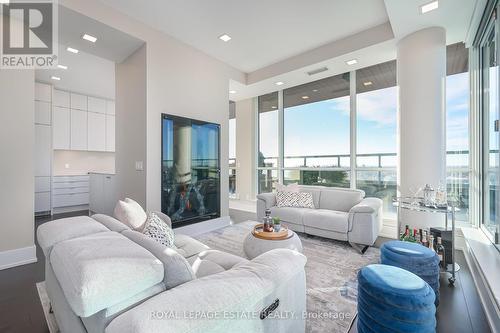 2601 - 181 Bedford Road, Toronto, ON - Indoor Photo Showing Living Room