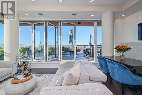 2601 - 181 Bedford Road, Toronto, ON - Indoor Photo Showing Living Room