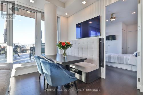 2601 - 181 Bedford Road, Toronto, ON - Indoor Photo Showing Living Room