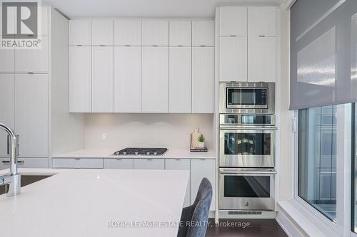 2601 - 181 Bedford Road, Toronto, ON - Indoor Photo Showing Kitchen