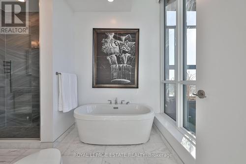 2601 - 181 Bedford Road, Toronto, ON - Indoor Photo Showing Bathroom