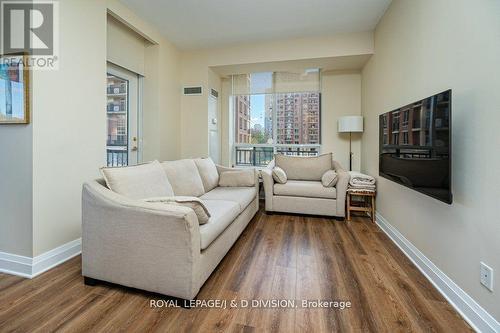 407 - 1101 Leslie Street, Toronto, ON - Indoor Photo Showing Living Room