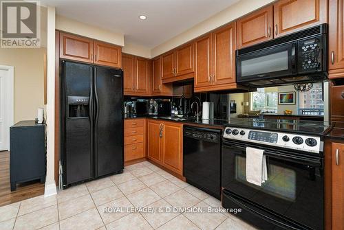 407 - 1101 Leslie Street, Toronto, ON - Indoor Photo Showing Kitchen