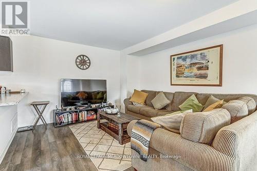 691 Laking Terrace, Milton, ON - Indoor Photo Showing Living Room