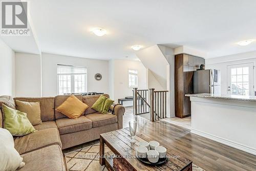 691 Laking Terrace, Milton, ON - Indoor Photo Showing Living Room