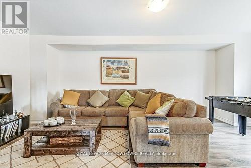 691 Laking Terrace, Milton, ON - Indoor Photo Showing Living Room