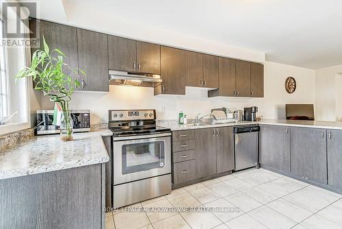 691 Laking Terrace, Milton, ON - Indoor Photo Showing Kitchen