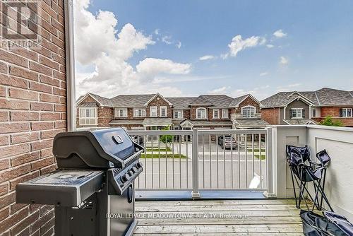 691 Laking Terrace, Milton, ON - Outdoor