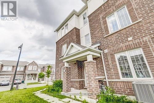 691 Laking Terrace, Milton, ON - Outdoor With Facade