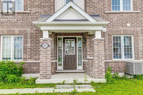 691 Laking Terrace, Milton, ON - Outdoor With Facade