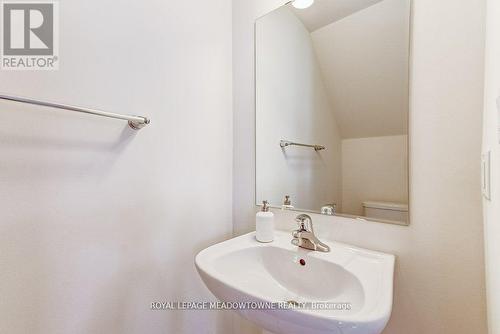 691 Laking Terrace, Milton, ON - Indoor Photo Showing Bathroom