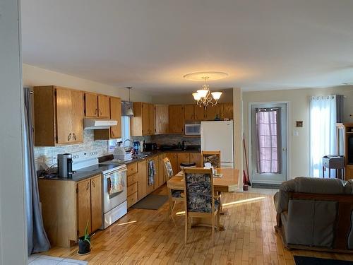 Cuisine - 35 31E Avenue, Saint-Paul-De-L'Île-Aux-Noix, QC - Indoor Photo Showing Kitchen