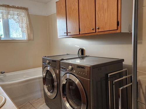 Salle de bains - 35 31E Avenue, Saint-Paul-De-L'Île-Aux-Noix, QC - Indoor Photo Showing Laundry Room