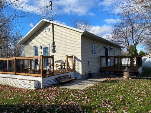 ExtÃ©rieur - 35 31E Avenue, Saint-Paul-De-L'Île-Aux-Noix, QC - Outdoor With Deck Patio Veranda