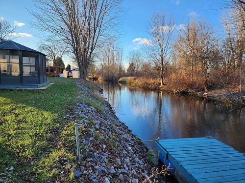 Bord de l'eau - 35 31E Avenue, Saint-Paul-De-L'Île-Aux-Noix, QC - Outdoor