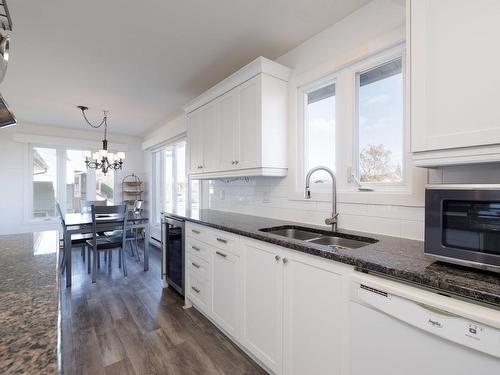 Cuisine - 332 Rue Des Érables, Salaberry-De-Valleyfield, QC - Indoor Photo Showing Kitchen With Double Sink With Upgraded Kitchen