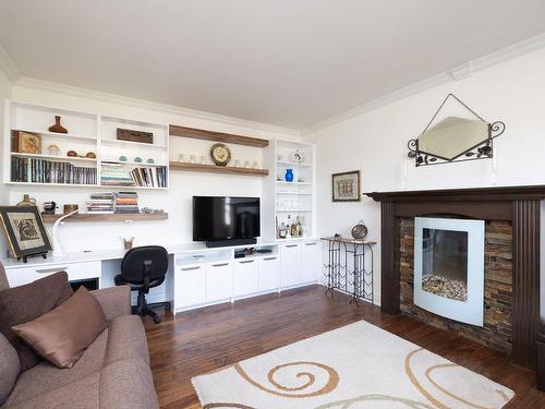 Salon - 332 Rue Des Érables, Salaberry-De-Valleyfield, QC - Indoor Photo Showing Living Room With Fireplace