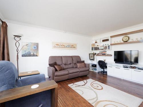 Salon - 332 Rue Des Érables, Salaberry-De-Valleyfield, QC - Indoor Photo Showing Living Room