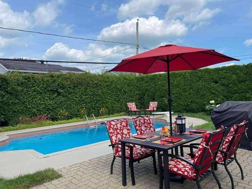 ExtÃ©rieur - 2180 Av. T.-D.-Bouchard, Saint-Hyacinthe, QC - Outdoor With In Ground Pool