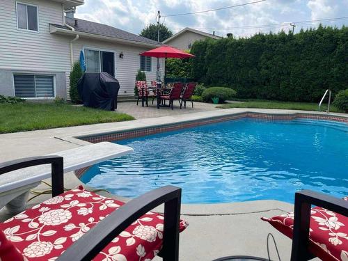 ExtÃ©rieur - 2180 Av. T.-D.-Bouchard, Saint-Hyacinthe, QC - Outdoor With In Ground Pool