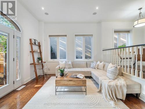 53 Parkhurst Boulevard E, Toronto, ON - Indoor Photo Showing Living Room