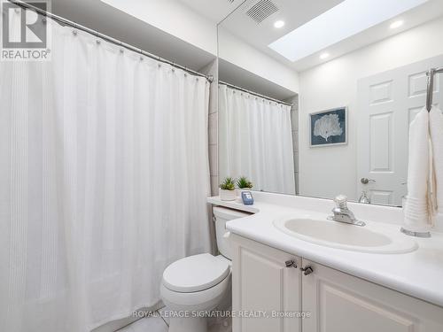 53 Parkhurst Boulevard E, Toronto, ON - Indoor Photo Showing Bathroom