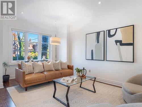 53 Parkhurst Boulevard E, Toronto, ON - Indoor Photo Showing Living Room